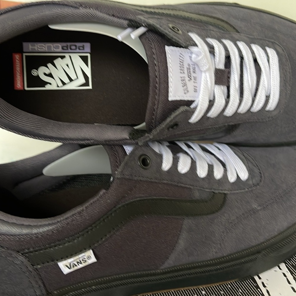 Vans Men’s Gilbert Crockett Dark Navy
VN0ASIFDNV
Sneakers - Picture 3 of 16